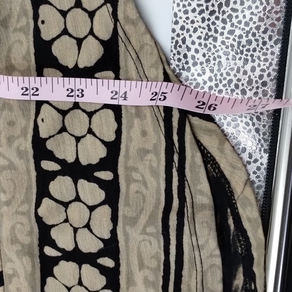 Lucky Brand boho tan black blouse size small all over print V-neck - Picture 9 of 11